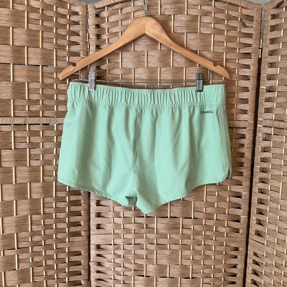 NWT O’Neill Women’s Laney Stretchy Boardshorts Size Medium - Picture 2 of 12